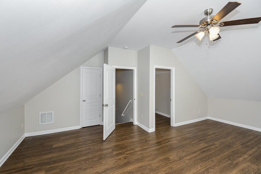 Building Photo - 7879 Rainey Dr