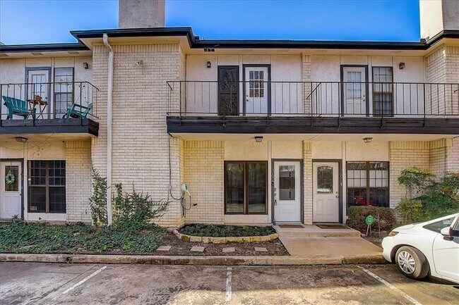 Building Photo - 1307 Kinney Ave