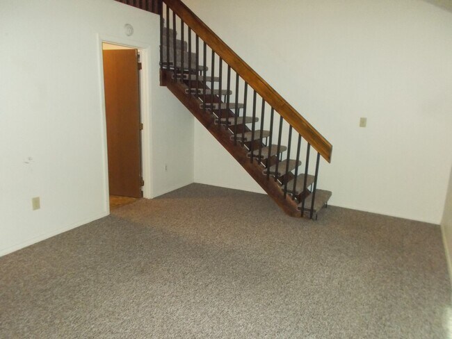 Building Photo - 223 S 48th St