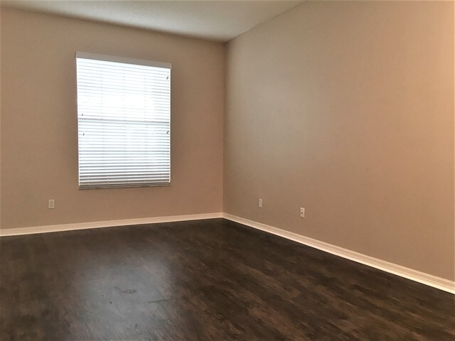 Building Photo - 443 Sand Ridge Dr