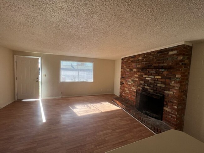 Building Photo - 204 Fargo St