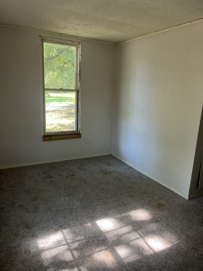 Building Photo - 319 N G St