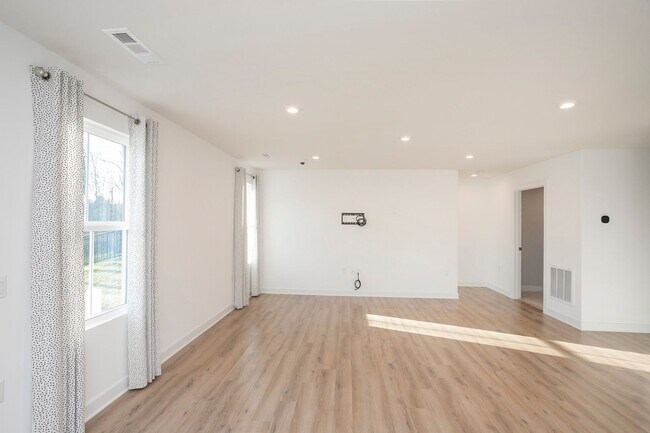 Building Photo - Beautiful One Level Home in Columbia!