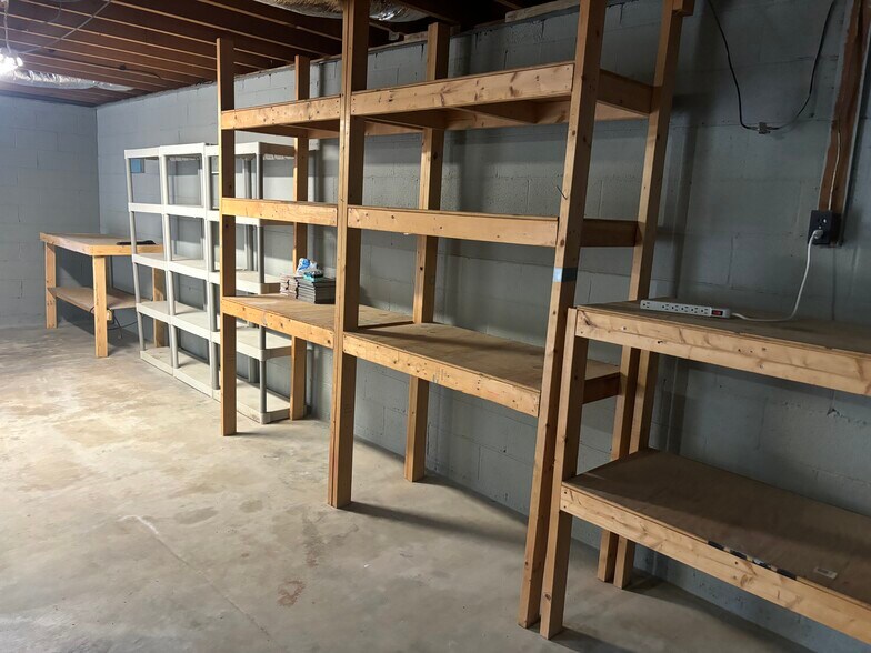 Building Photo - 208 Ricker Ave