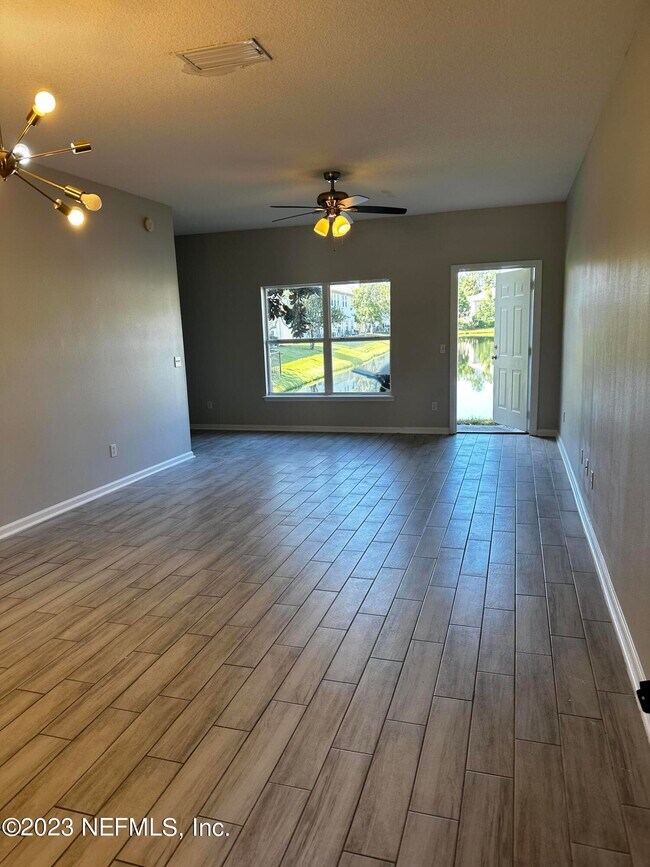 Building Photo - 559 Southbranch Dr