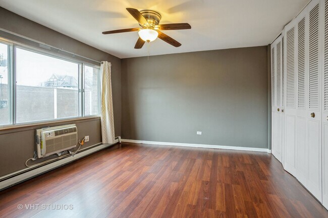 Building Photo - 205 W Miner St