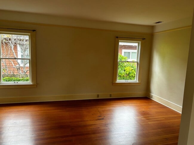 Building Photo - 2bd/2ba house with a garage available on Pismo Street.