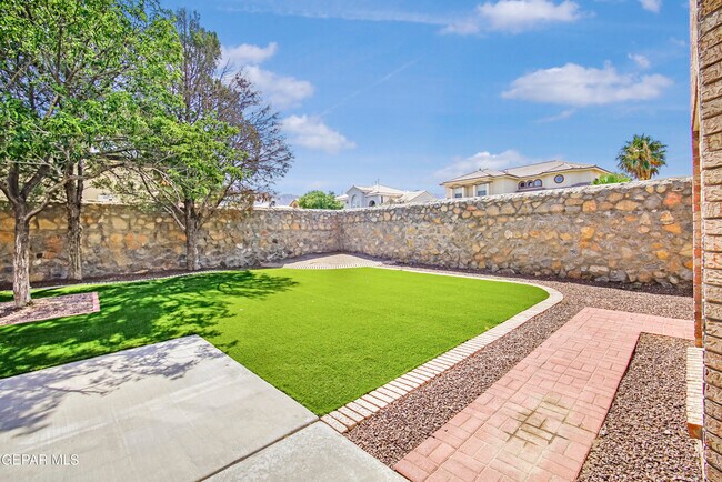 Building Photo - 918 Bellacumbre Dr