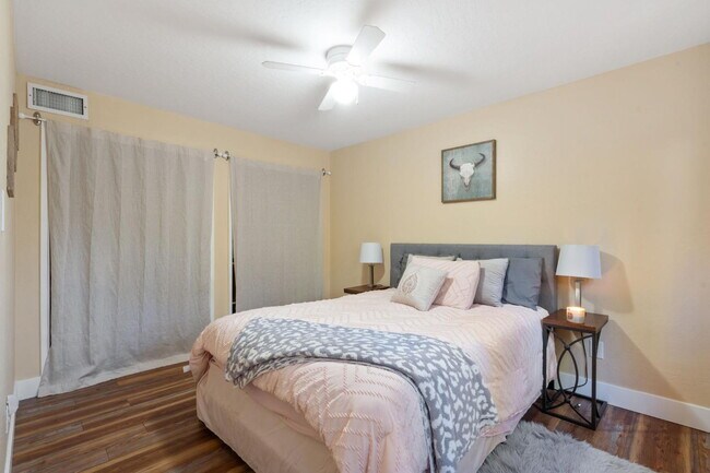 Building Photo - Rare 4-bedroom home in Camino for rent!