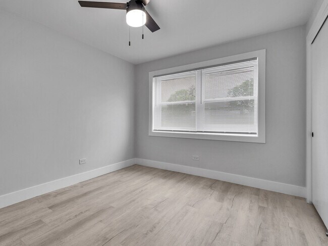 Building Photo - 6751 N Olmsted Ave