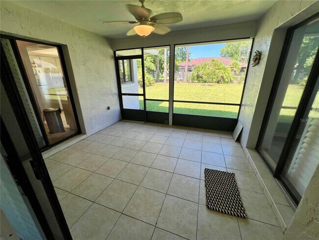 Building Photo - 6 Willow Grove Pl