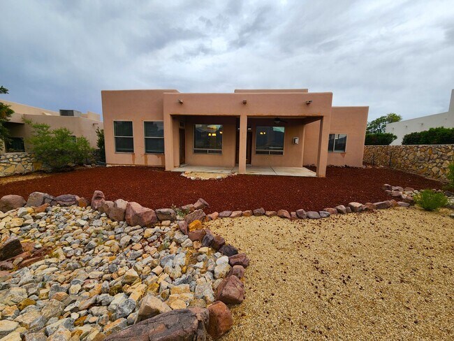 Building Photo - 2105 San Patricio Loop