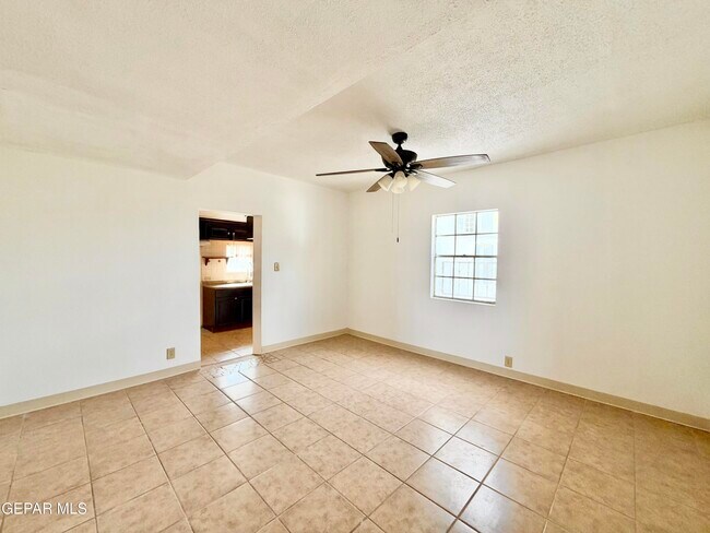 Building Photo - 418 S Estrella St