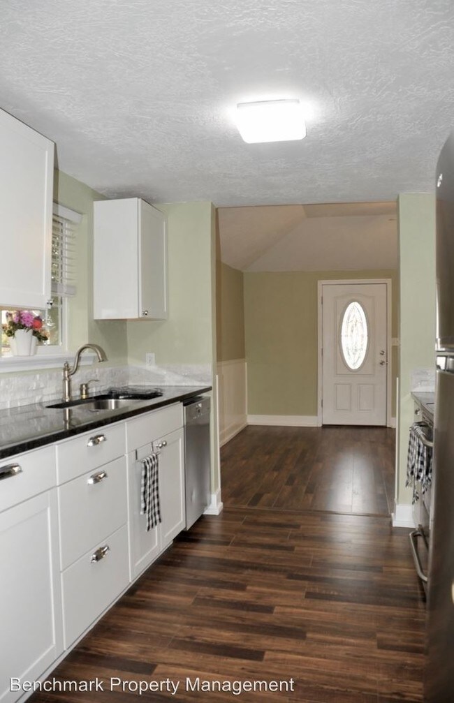 Building Photo - 3 br, 2 bath House - 1310 N. B Street