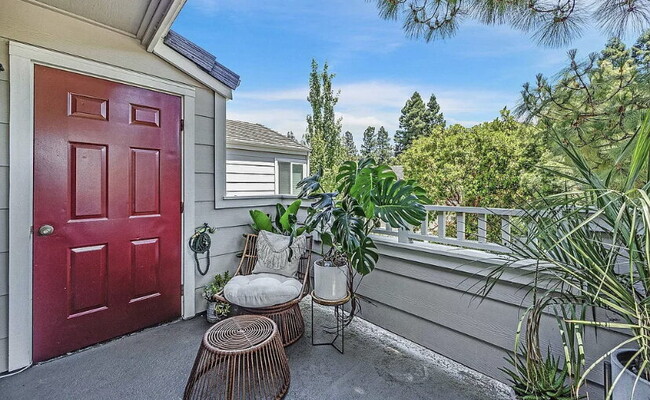 Building Photo - This spacious Norris Canyon condo will del...