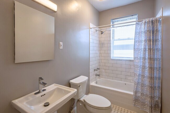Building Photo - 5648 N. Ridge Unit 2W