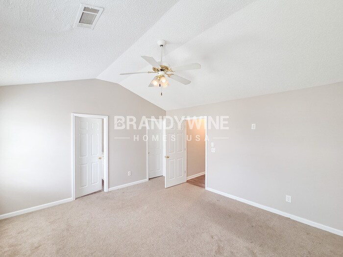 Building Photo - 6202 Hickory Ln Cir