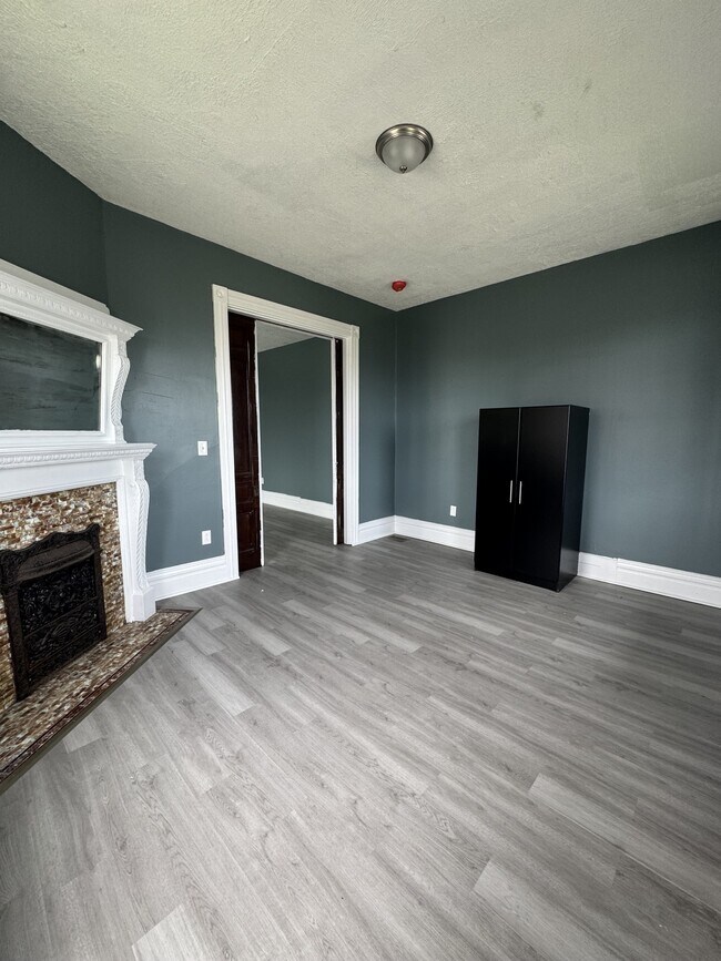 Building Photo - 3200 Brunot Ave