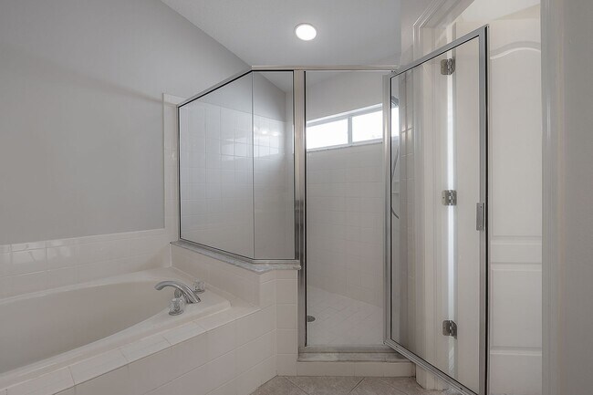 Building Photo - Brandon - 3 Bedroom 2 Bath Home in Gated C...