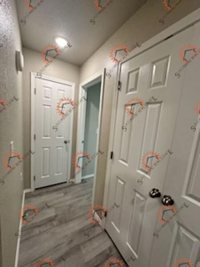 Building Photo - Modern 2 bedroom 2 bath apartment- W&D in ...