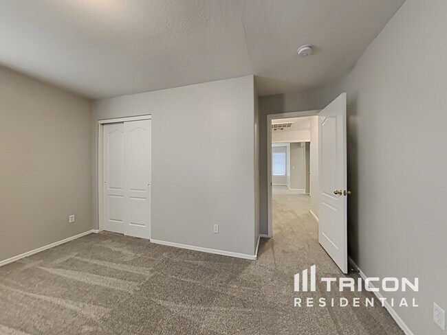 Building Photo - 8423 W Hamster Ln