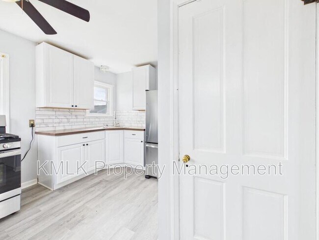 Building Photo - 1078 Lindsay Ave