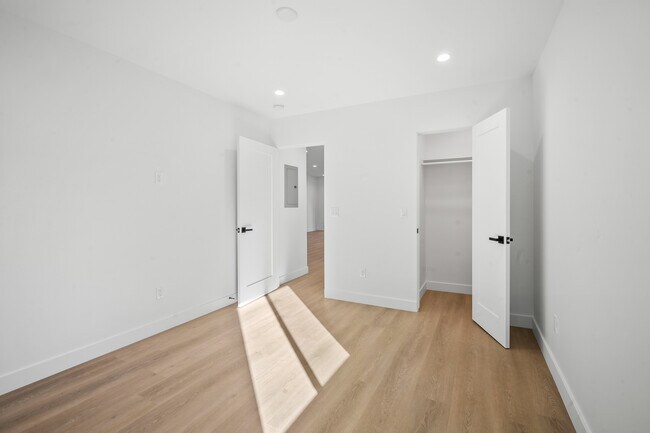 Building Photo - 14332 Miranda St