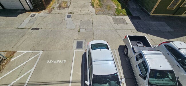 Building Photo - G Street 6 Plex