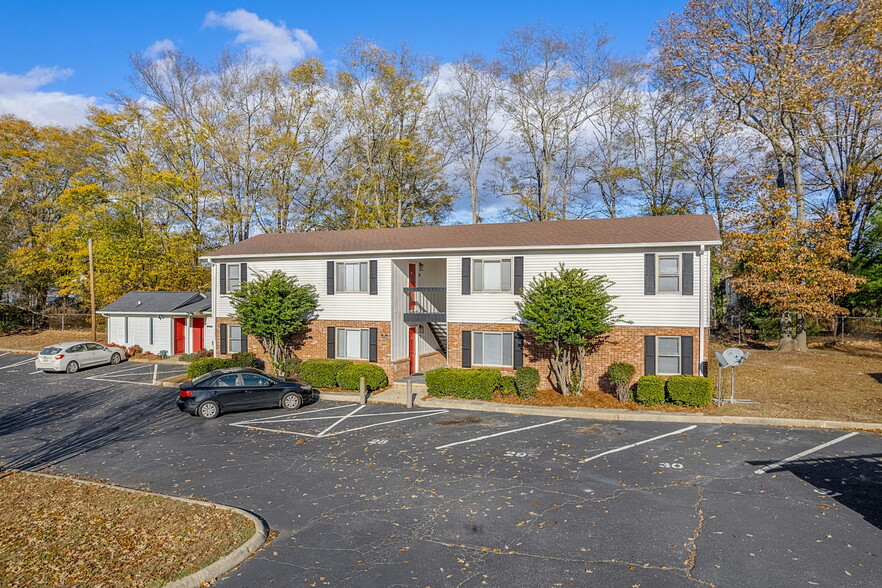 Primary Photo - Maple Court Apartments