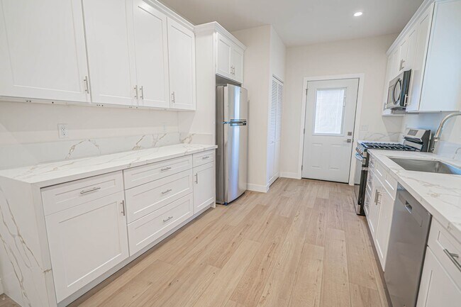Building Photo - New Construction 3 Bedroom ADU for Rent in North Hollywood!