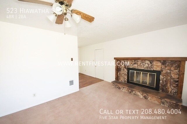 Building Photo - 523 Hiawatha St
