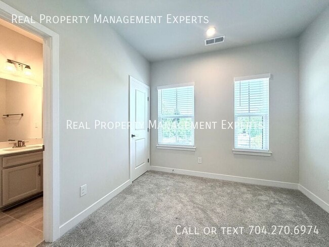 Building Photo - 2841 Statesville Ave
