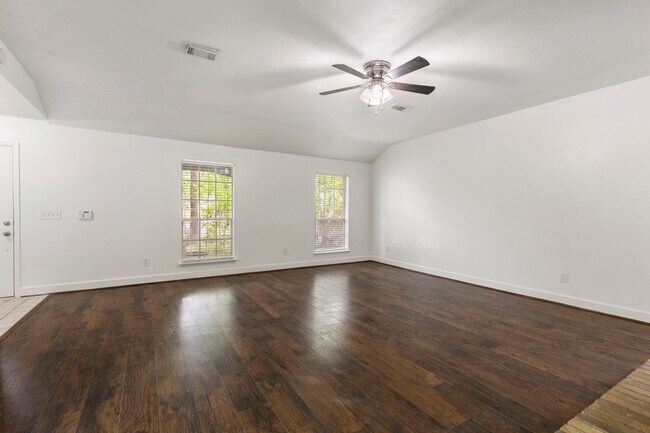 Building Photo - 10 Rockridge Ct