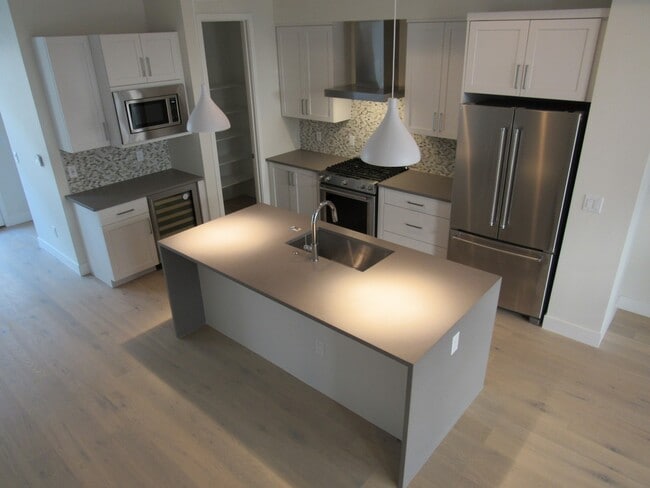 Building Photo - Town home a Block away from Sloan's Lake with roof top Deck