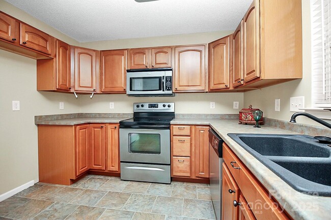 Building Photo - 7115 Simbrah Way