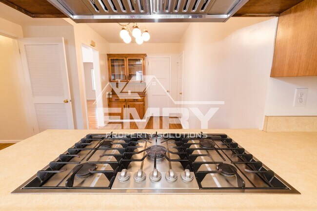 Building Photo - 4743 Levelside Ave
