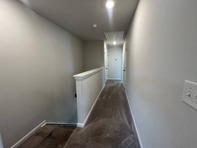 Building Photo - 2527 Laurel Valley Way