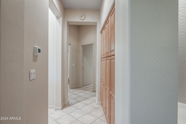 Building Photo - 6572 Shooting Star Way