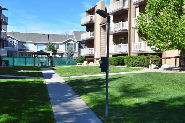 Building Photo - Beautiful Condo in Prime Centerville Location!