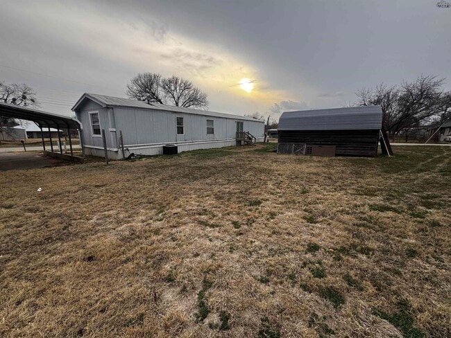 Building Photo - 1102 E Spring St