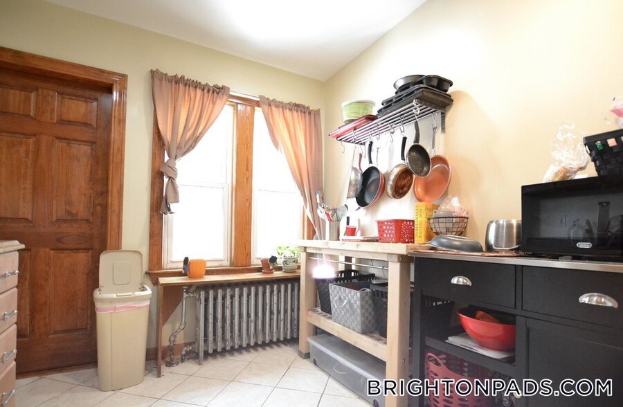 Building Photo - 27 S Crescent Circuit