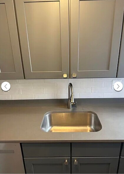 Building Photo - 3825 N Pine Grove Ave