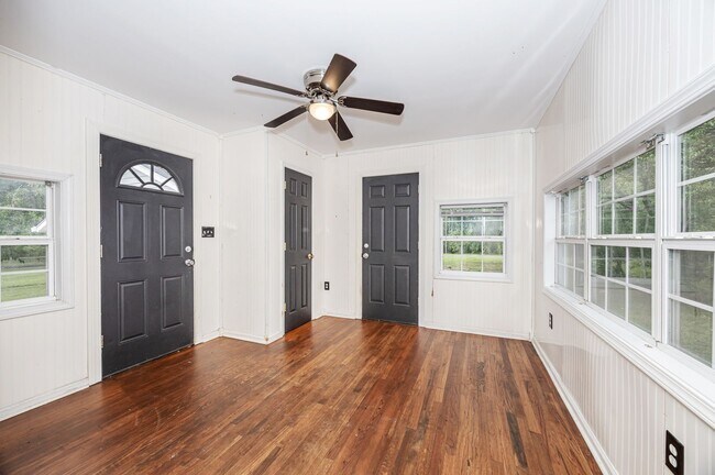 Building Photo - Cute 2 Bed 1 Bath in Pascagoula