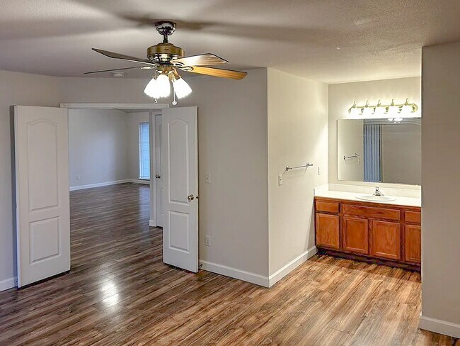 Building Photo - 1435 N Inez Pl