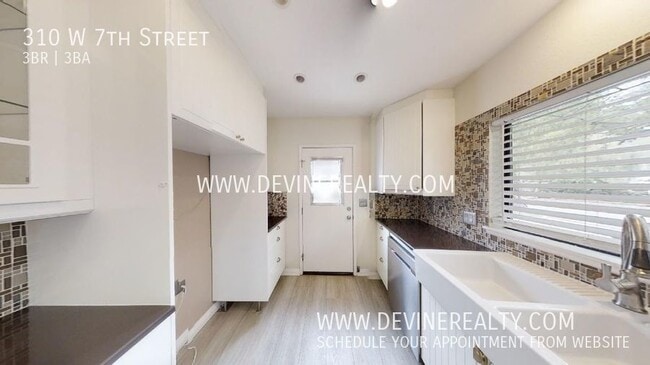 Building Photo - 310 W 7th St