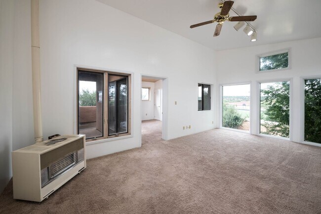 Building Photo - 1115 Agua Fria St