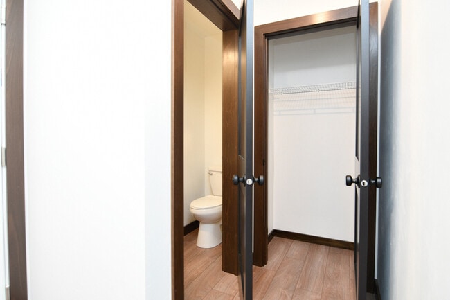 Building Photo - 735 Hoffman Rd