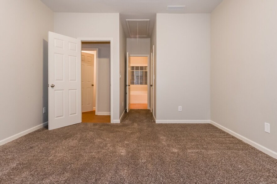 Building Photo - 204 Happy Trail