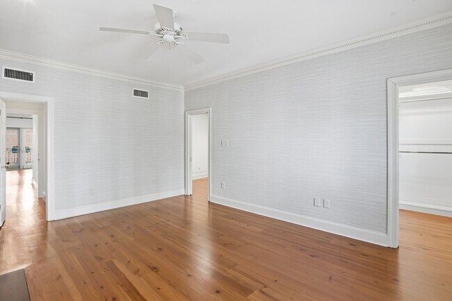 Building Photo - 3 BED | 4 BATH | TWO CAR GARAGE | HISTORIC DISTRICT TOWNHOME