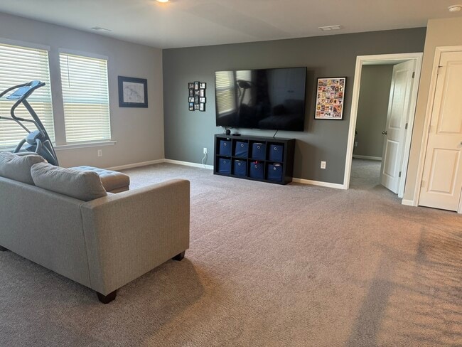 Building Photo - 135 Airy Dr